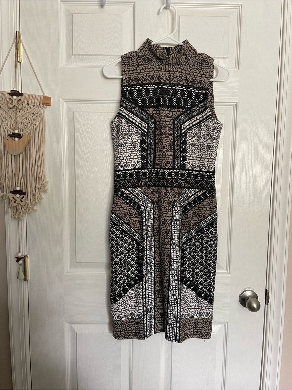 W by Worth Women’s size 4 Sleeveless Patterned Sheath Dress in Black and Brown